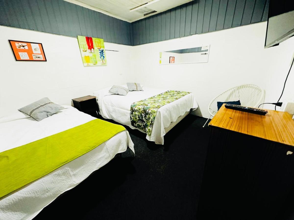 Hostal 3 Norte サンアントニオ エクステリア 写真