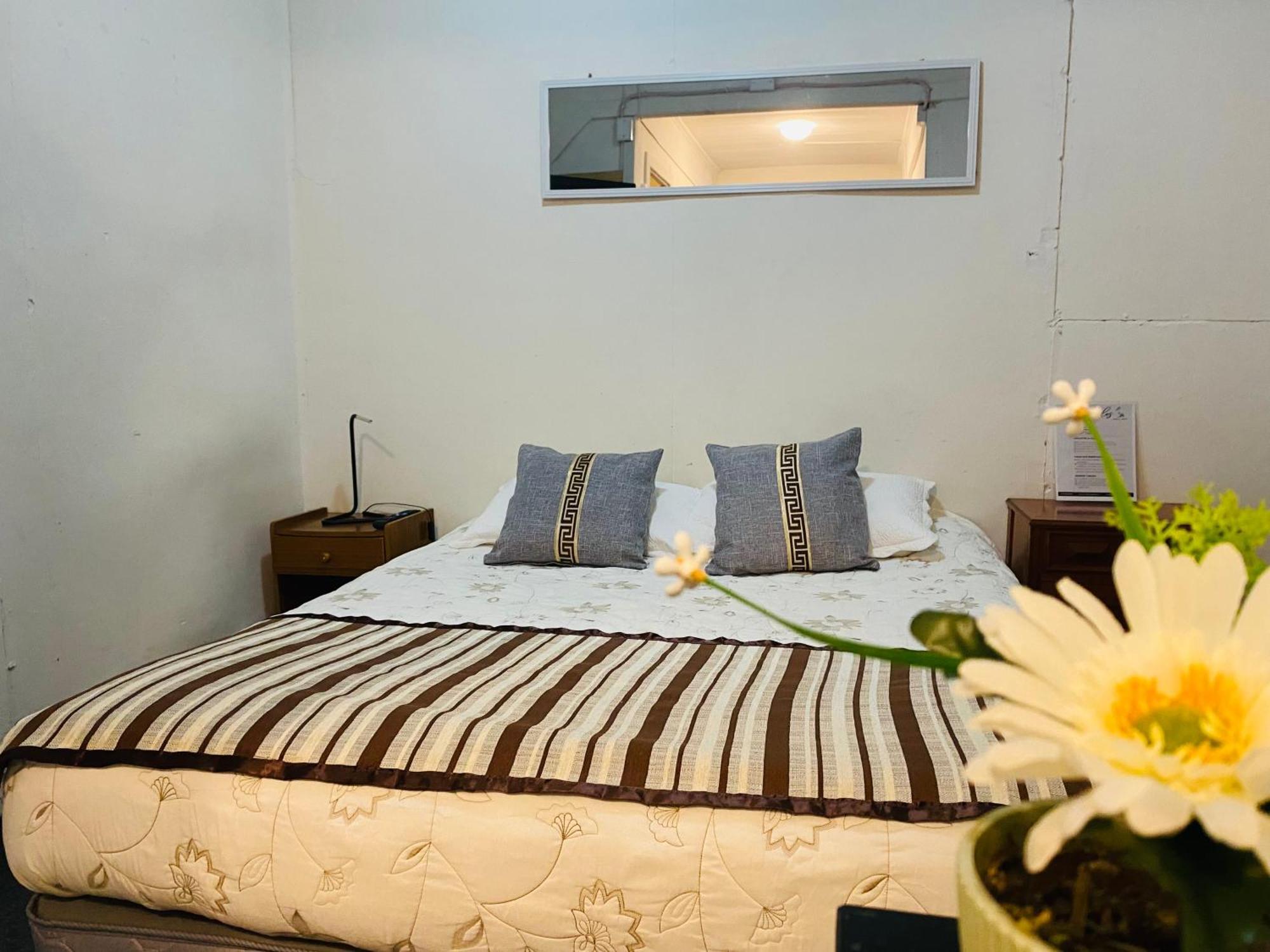 Hostal 3 Norte サンアントニオ エクステリア 写真